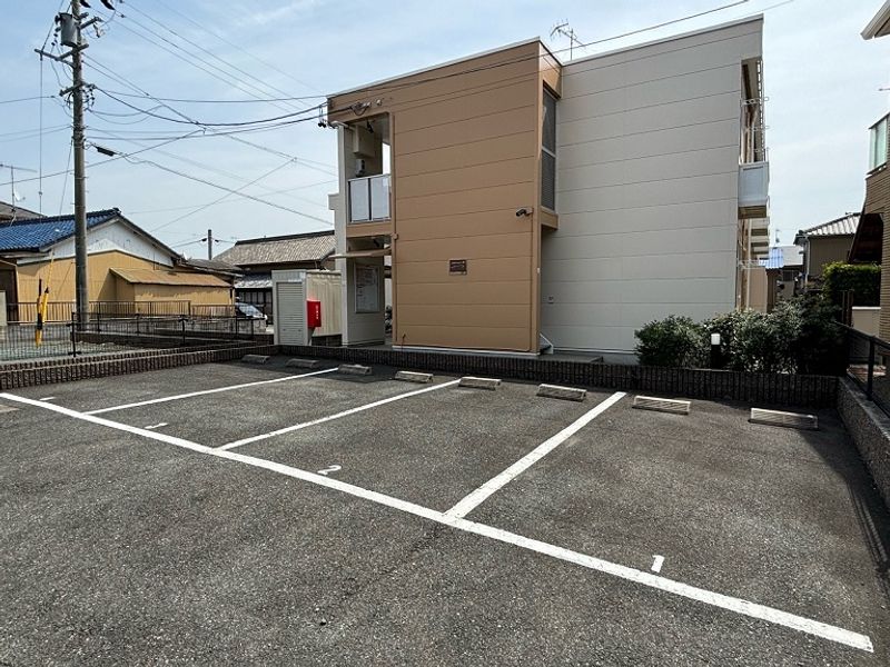 レオパレスソフィア 駐車場