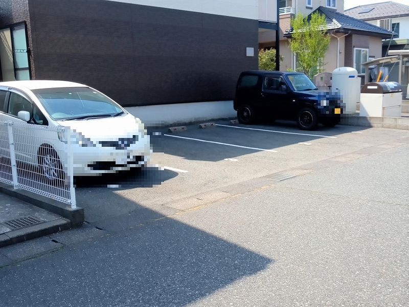 レオパレスわだつみ 駐車場