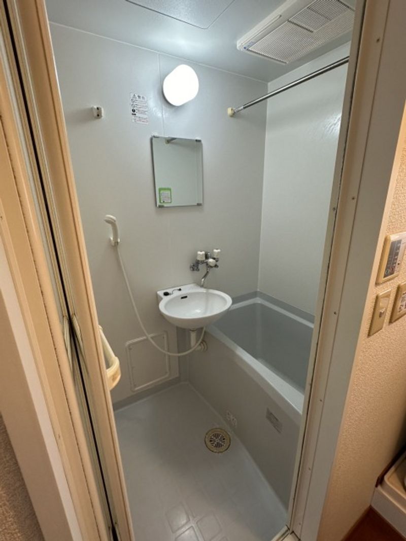 leopalace Marina Bathroom
