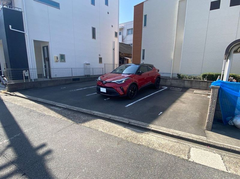 LEONEXT Meiwa 停车场