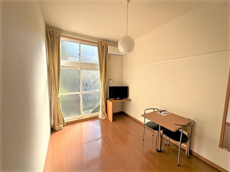 レオパレス横浜白根町 居間
