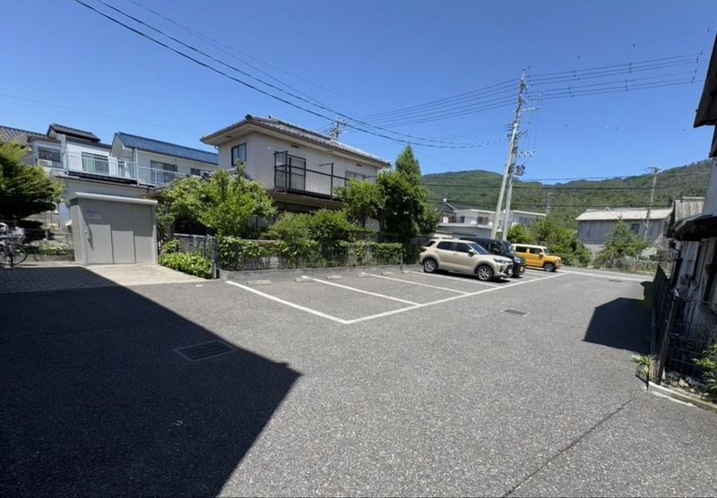 レオパレス隼Ⅲ 駐車場