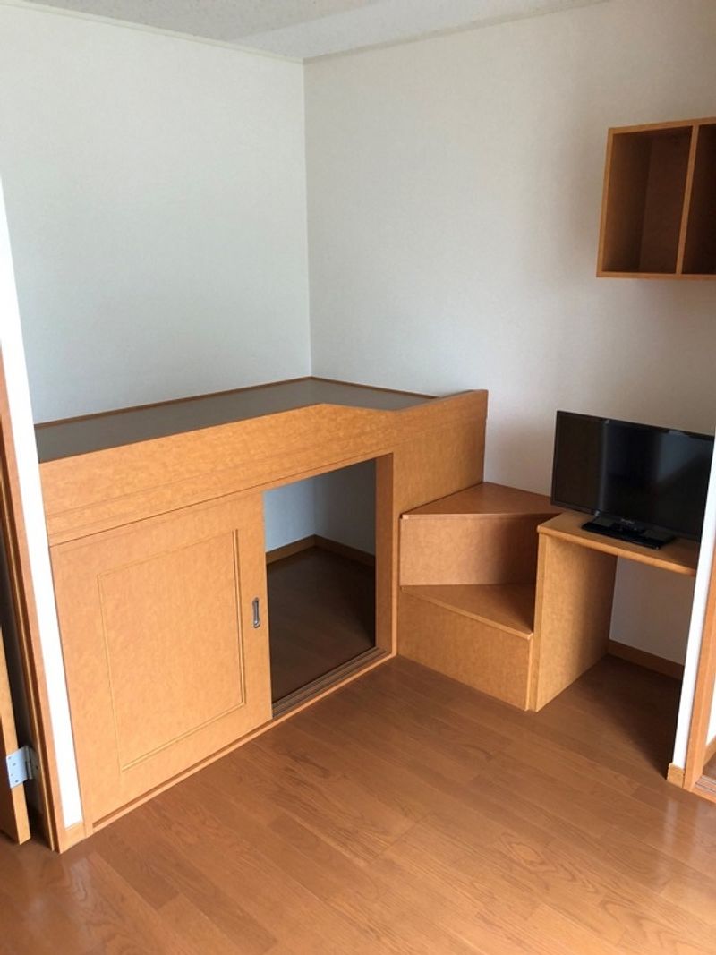 レオパレスクレスト 居間