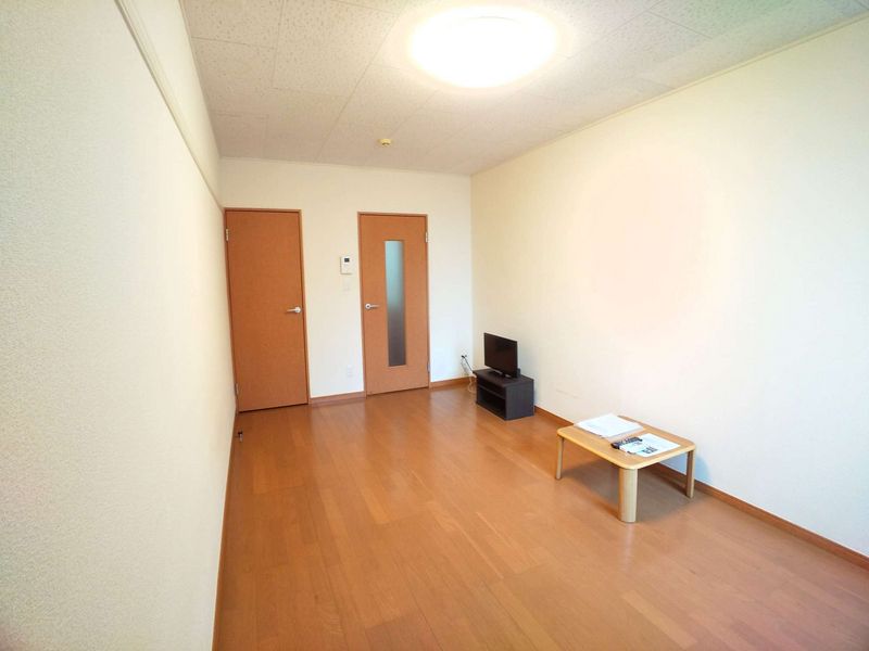 レオパレス富田林西 寝室