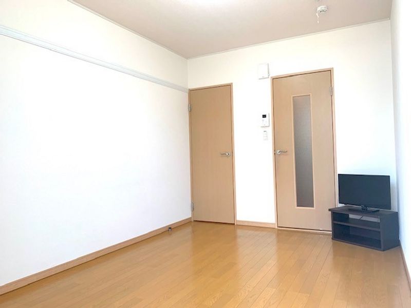 レオパレスフローリッシュ 居間