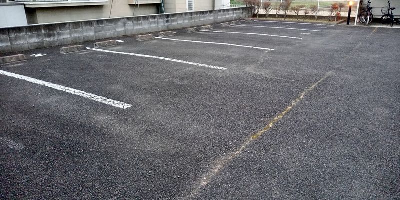 レオパレス四郎丸 駐車場