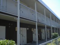 レオパレス長者原 玄関
