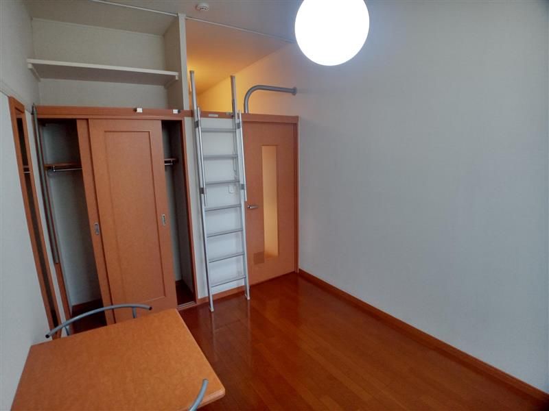 レオパレス南竹屋 居間
