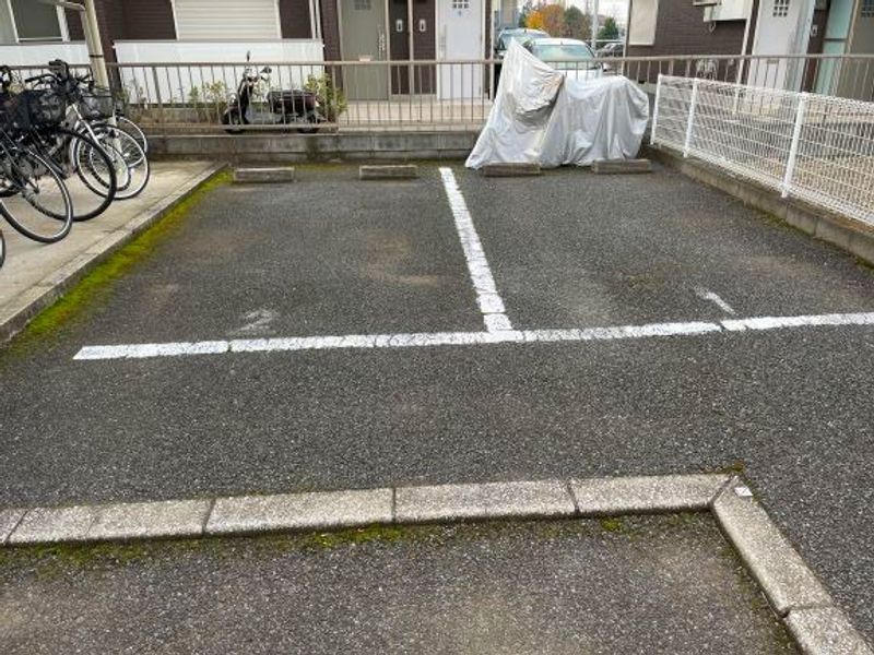 レオパレスレグルス・コート 駐車場