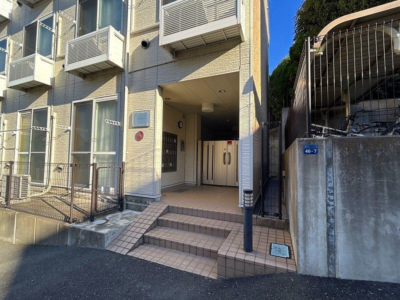 レオパレスアイリス エントランス