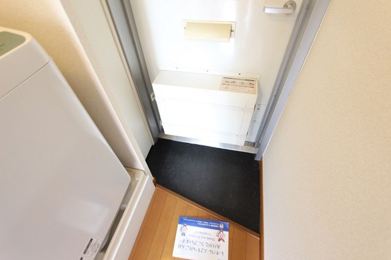 レオパレスポラリス草加 玄関