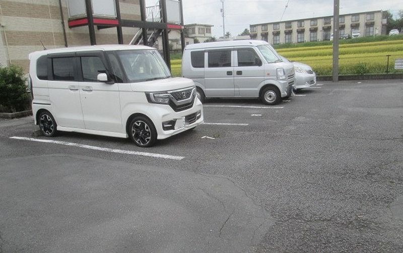 レオパレスＣｒａｎｅ 駐車場