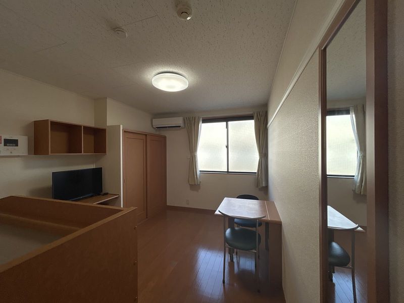 レオパレスＨＹＴ　Ⅵ 居間