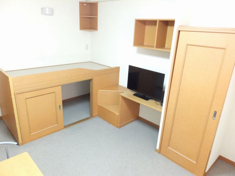 レオパレス水際邸 居間