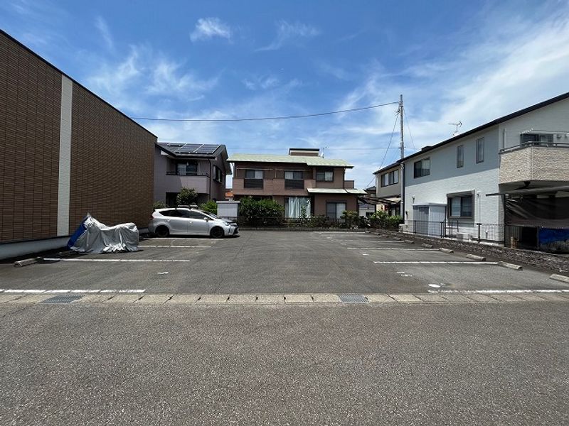 レオパレスサン 駐車場