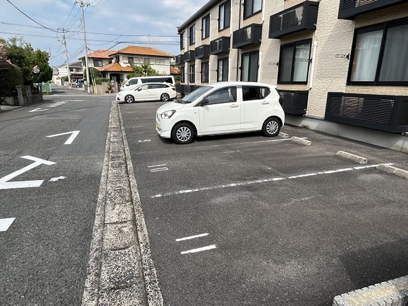 レオパレスティーエムⅡ 駐車場