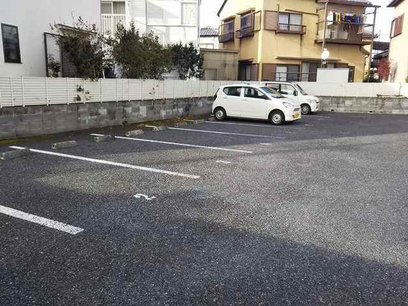レオパレスＭＭＳ美 駐車場