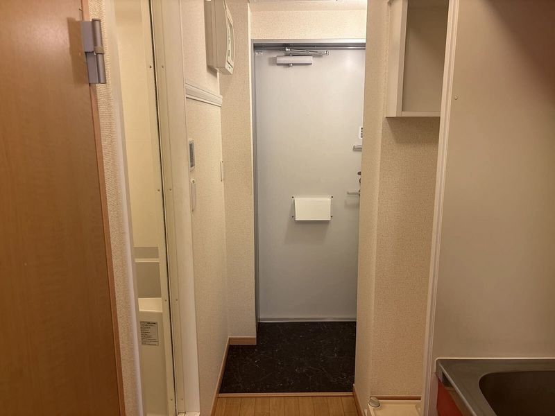 レオパレスアビタンティ 玄関