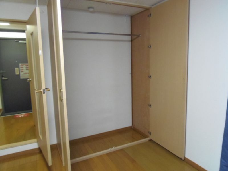 レオパレス中川２１６ 収納