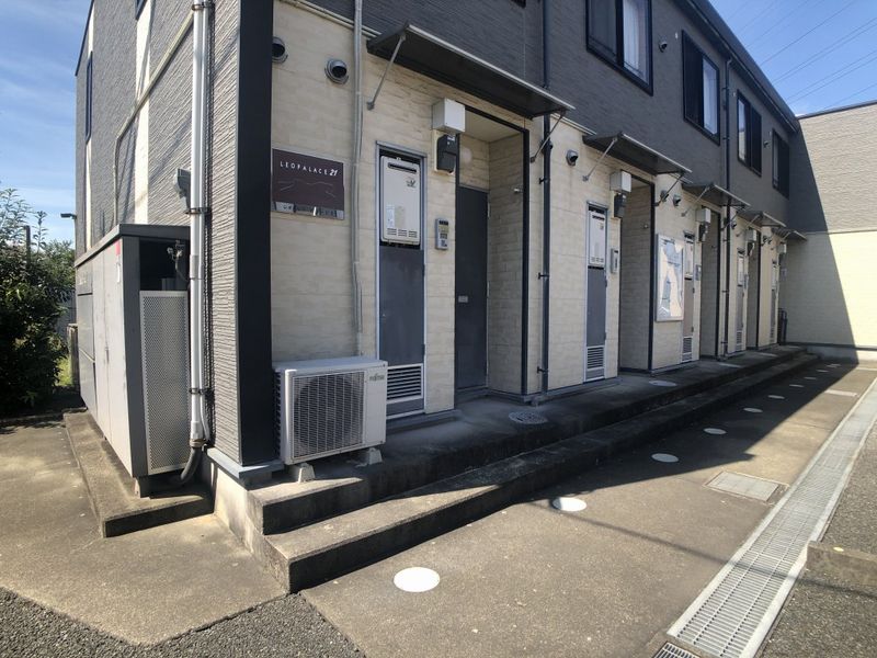 レオパレスピューピル エントランス