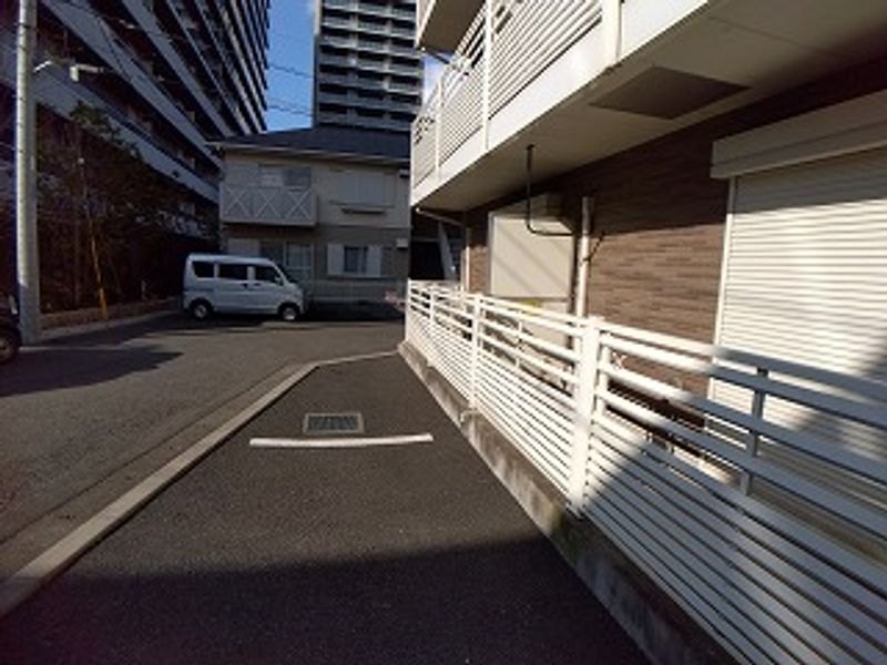 レオネクストＬａｇｏｏｎ 駐車場