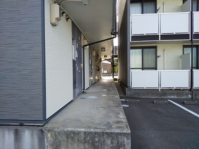 レオパレス小松駅東 エントランス
