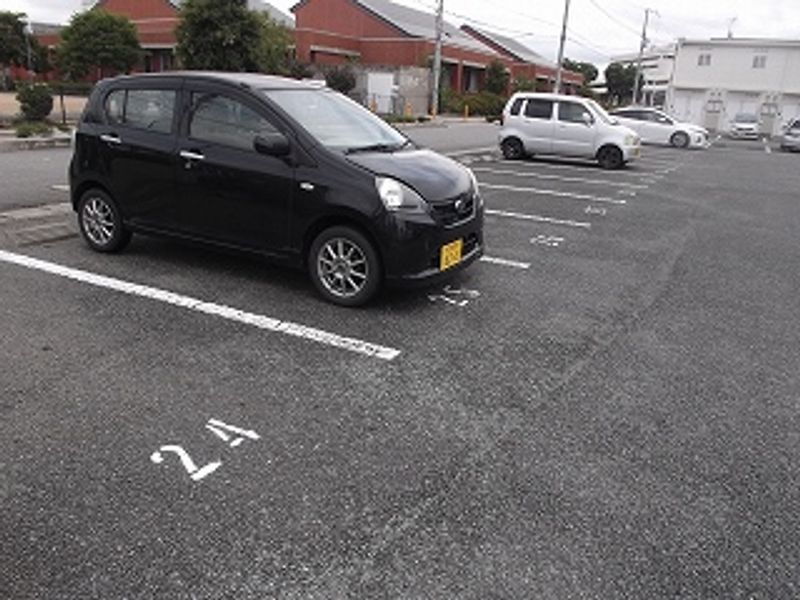 レオパレスドミール細江Ｎ参番館 駐車場