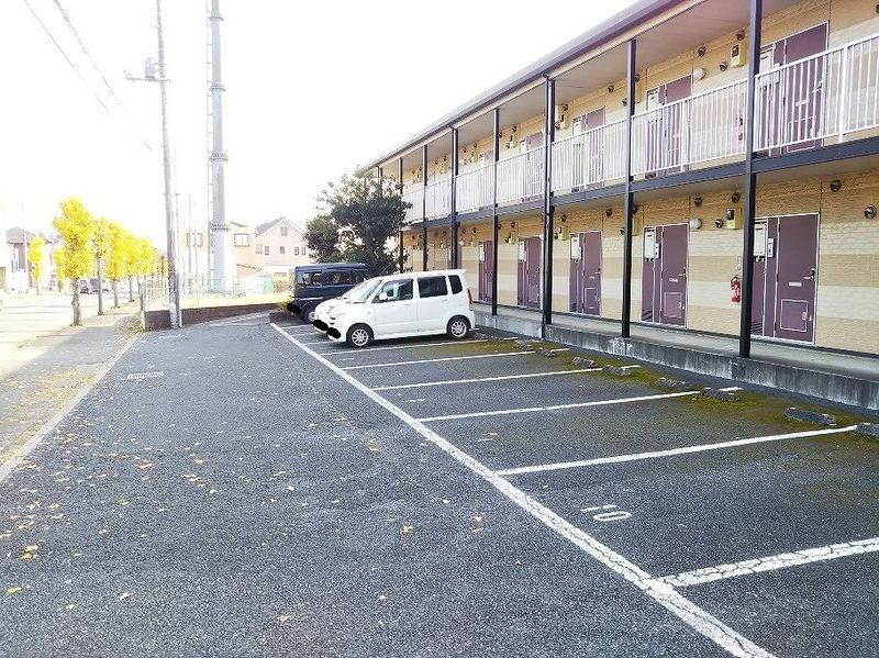 レオパレス檜木並 駐車場