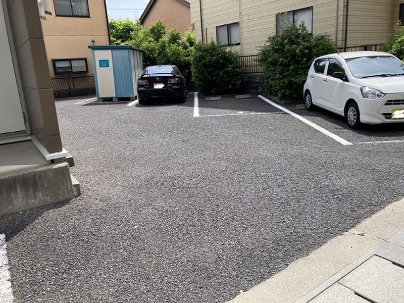 レオパレスシャイン清栄 駐車場