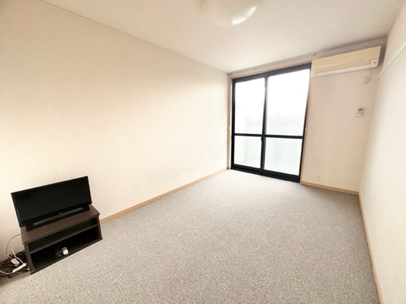 レオパレスフローリッシュ 居間