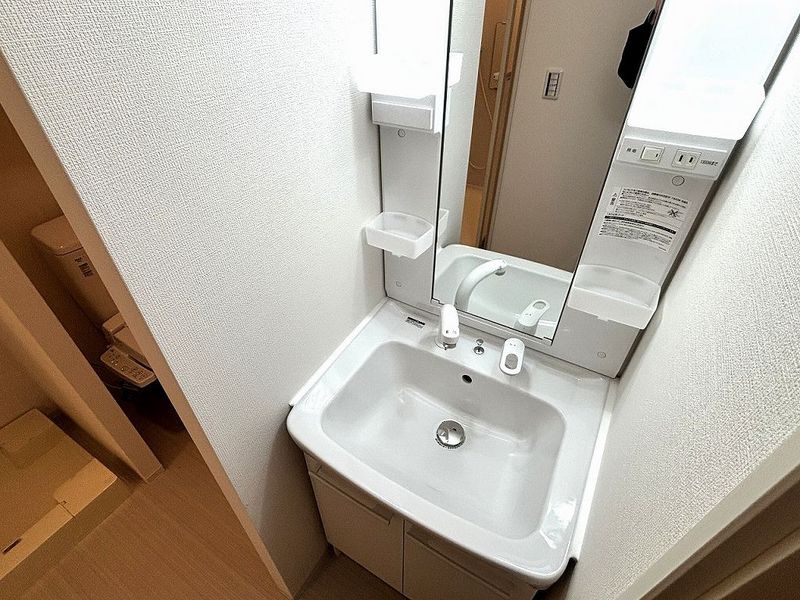 60670 Bồn rửa mặt