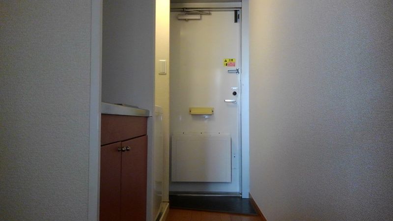 レオパレスジオイド 玄関