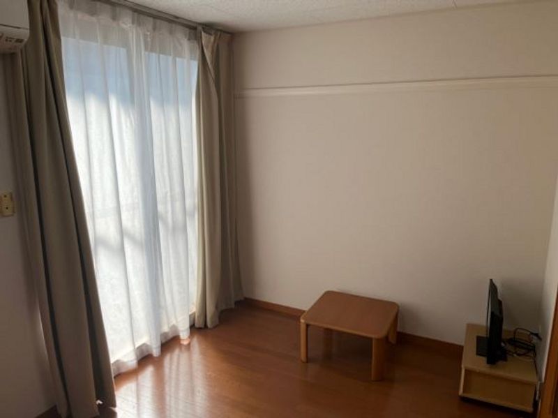 レオパレスプレミエ　エトワール 居間