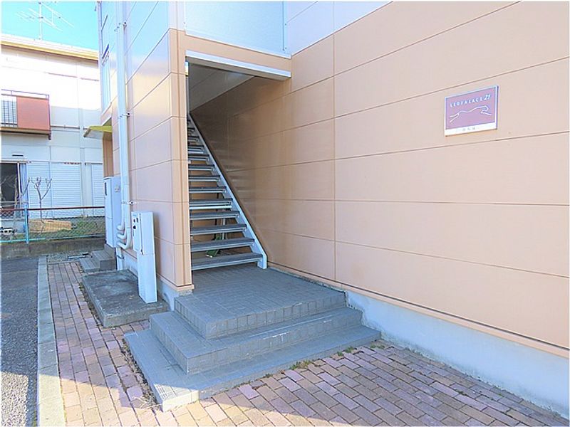 レオパレス蒼久保 エントランス