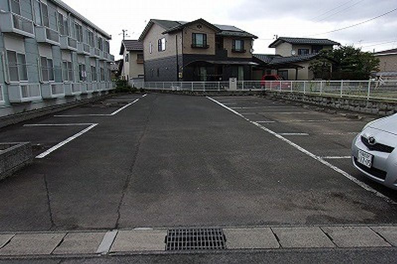 レオパレスセレルラ野田町 駐車場
