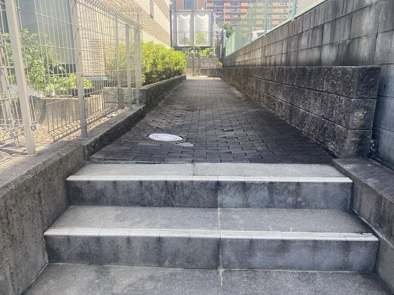 レオパレスロンシャンハイツ エントランス