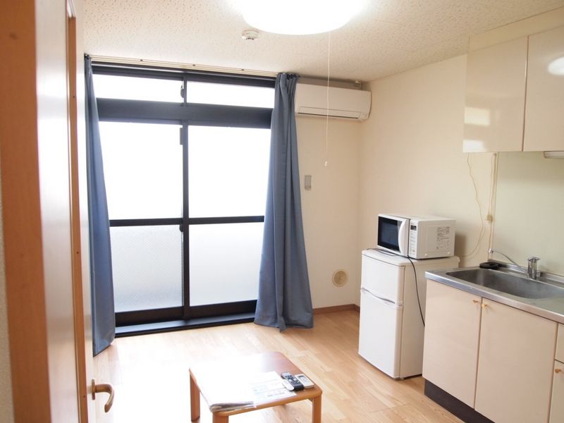 レオパレス中台 居間