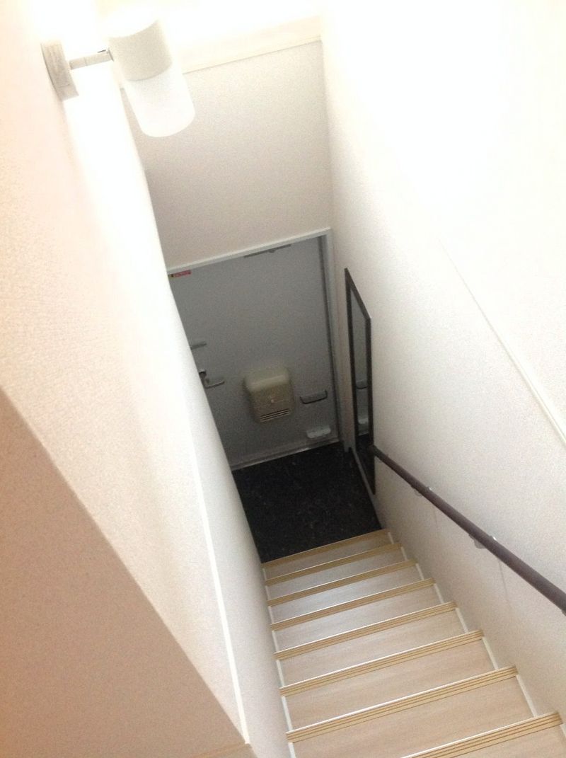 クレイノやよい 玄関