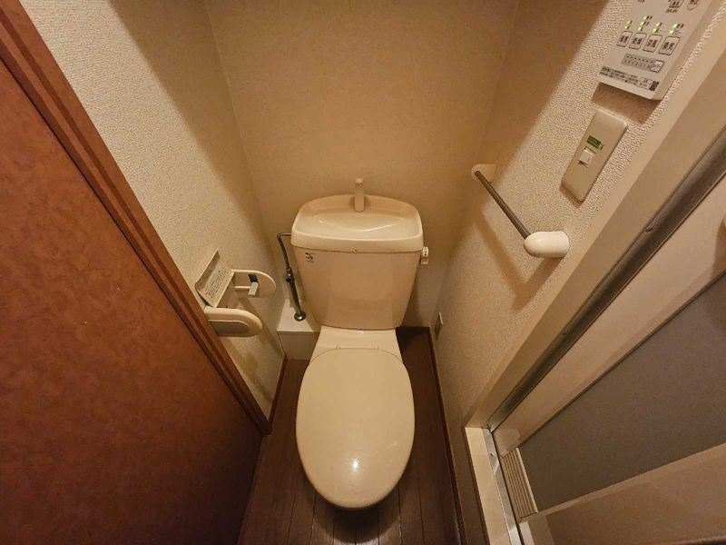 レオパレスグリシーナ トイレ