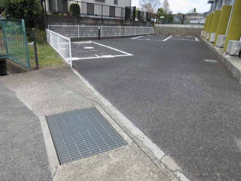 レオパレスアルシオネⅡ 駐車場