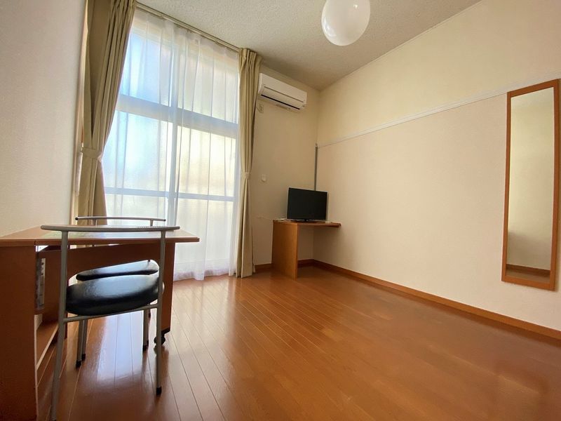 レオパレスみずほセカンド 居間