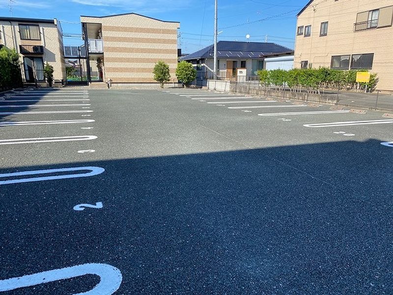 レオパレスサニーハウス 駐車場