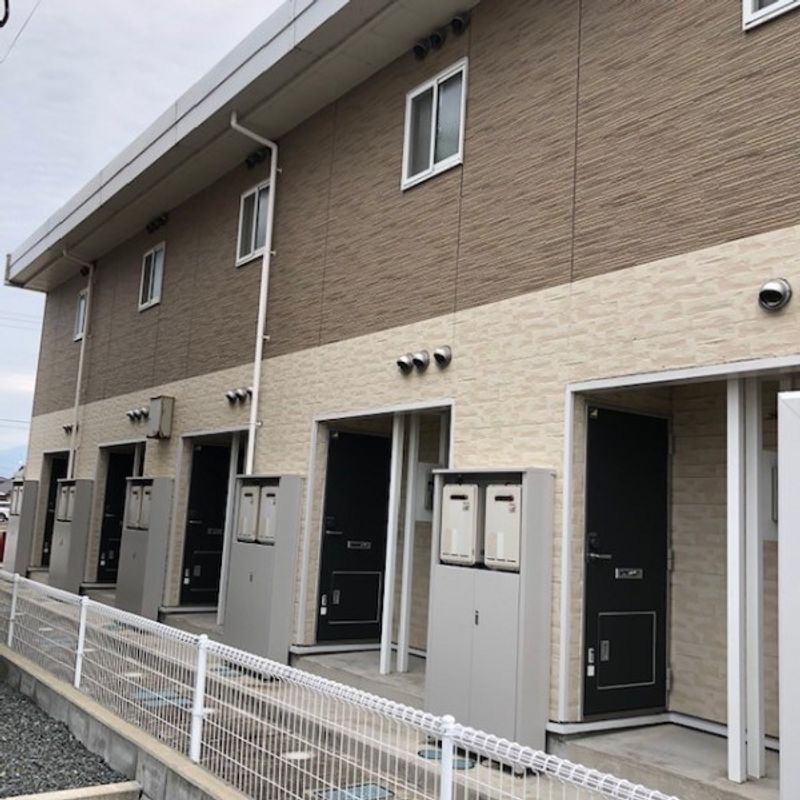 レオパレスサーティ 玄関