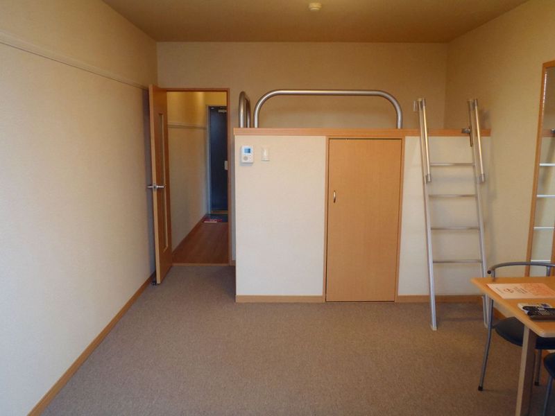 レオパレス蔵 居間