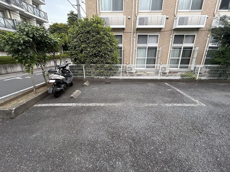 レオパレス旭 駐車場