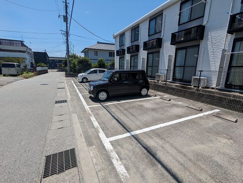 レオパレスＭＯＥ 駐車場