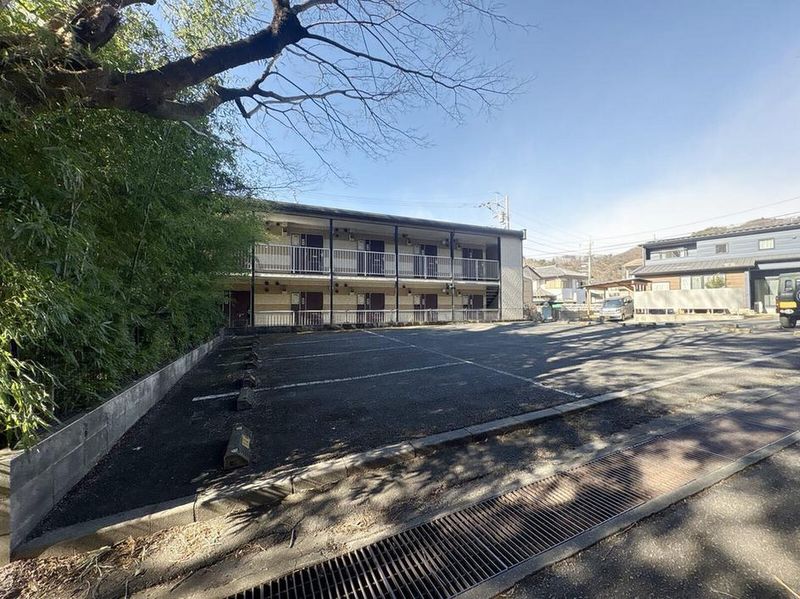 leopalace Parkside Hills Parking lot