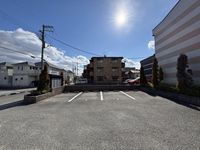 レオパレスセリバテール仁川 駐車場