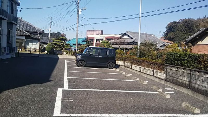 レオネクストルミエールⅠ 駐車場