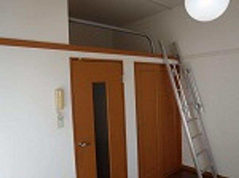 レオパレスパルファン 居間